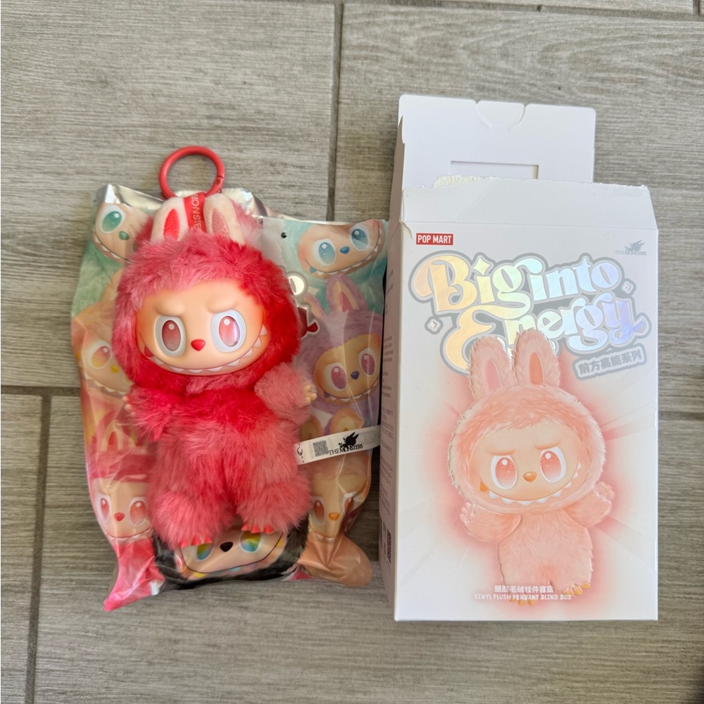 Pop Mart Authentic LaBuBu Big into Energy - Love